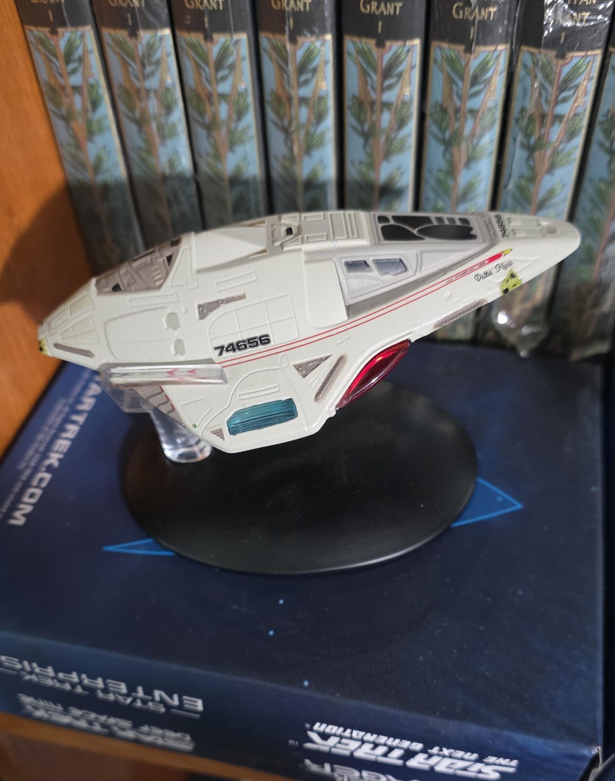 Nave de colección STAR TREK - Delta flyer 18