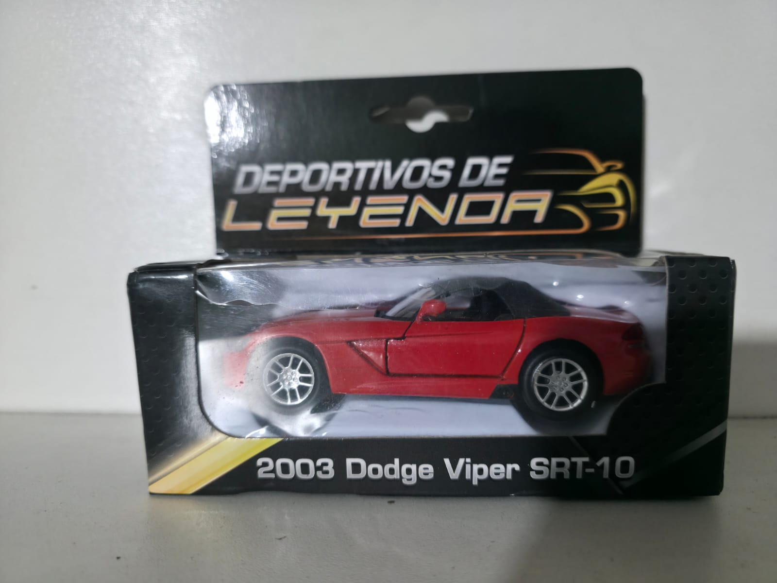 Auto de colección a escala: 2003 dodge viper SRT-10