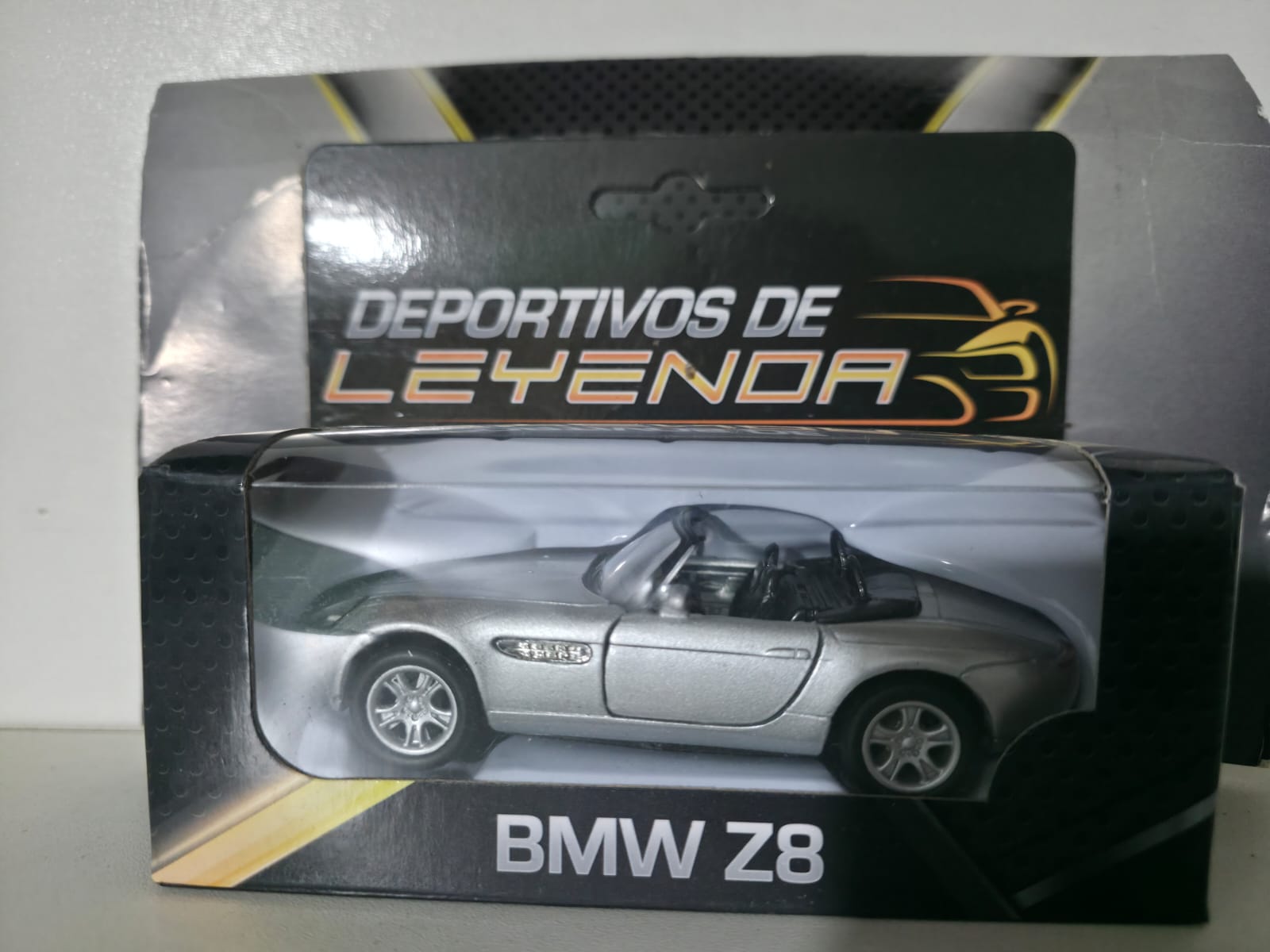 Auto a escala: BMW Z8