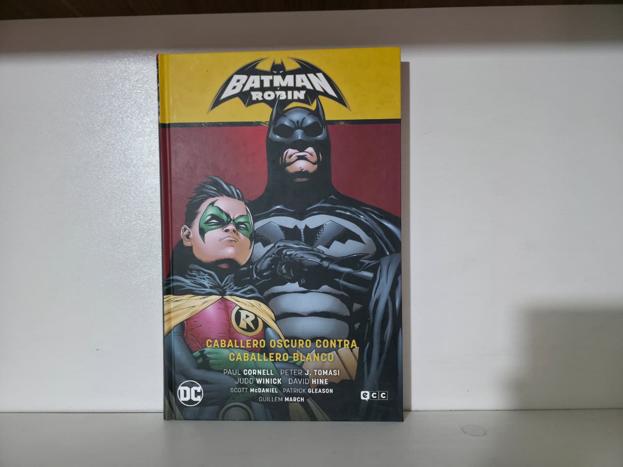 Batman y Robin: Caballero oscuro contra caballero blanco DC comic -ECC