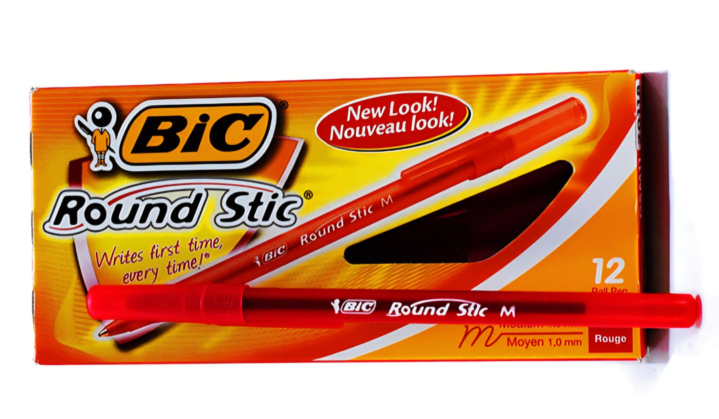 Caja de lapicero rojo round stick marca Bic